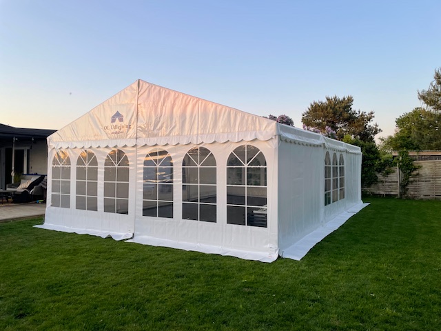 4x15 telt med kirkegård vinduer